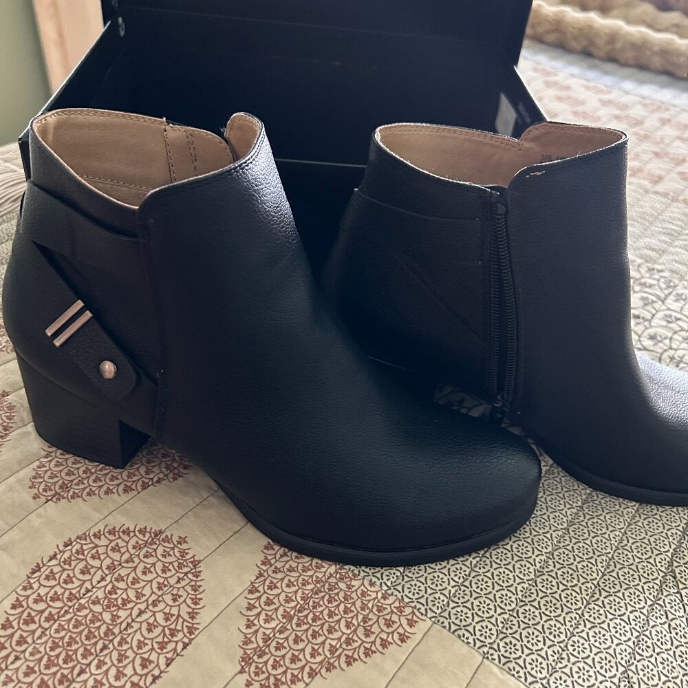 NEW SOUL Naturalizer Black Leather Dora Booties - SZ 9.5M